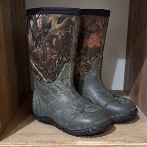 Bogs Kids Camo and Green Boots